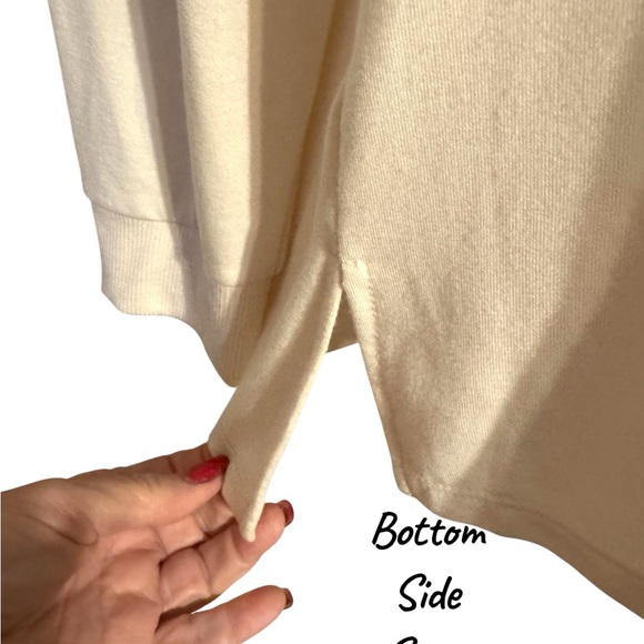 NWT #FALL2025🍁  FUN!! Cream Lip Print Top  PLUS: 2X   #CL - Picture 4 of 11